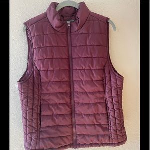 EUC Women’s XL Maroon Puffy Vest - dip brand